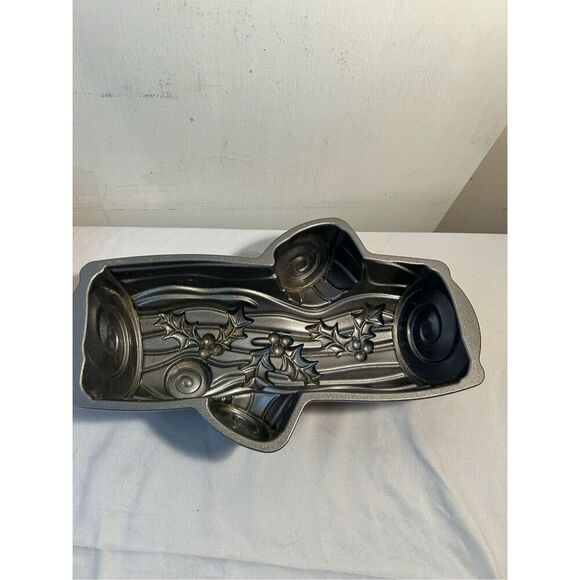 Nordic Ware Yule log pan mold 9 cups. - Picture 4 of 7